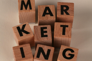 Content Marketing 2026: Mengapa Konten “Terlalu Sempurna” Justru Ditinggalkan Audiens?